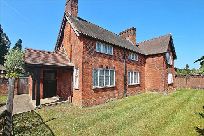 3 Bedroom Detached House For Sale In Brookwood, Woking, Surrey, GU24
