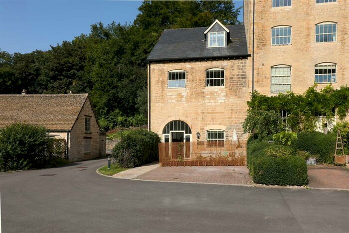 2 Bedroom Apartment For Sale In Longfords Mill, Minchinhampton, Stroud, GL6