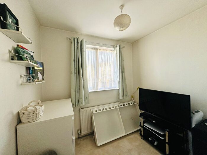 3 Bedroom End Of Terrace House For Sale In Pegg Road, Hounslow, TW5