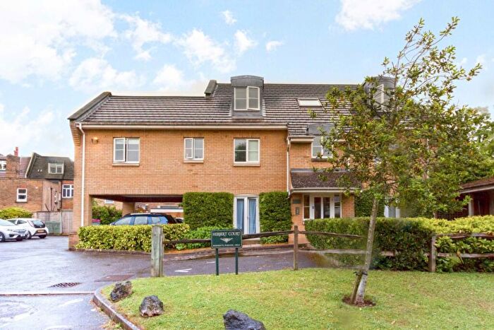 2 Bedroom Flat To Rent In Fulmar Close, Surbiton, KT5