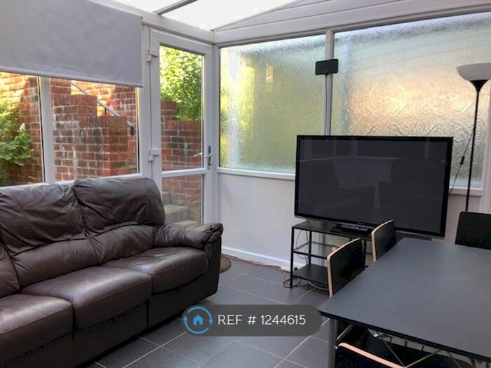 5 Bedroom Semi-Detached House To Rent In Dirac Road, Bristol BS7