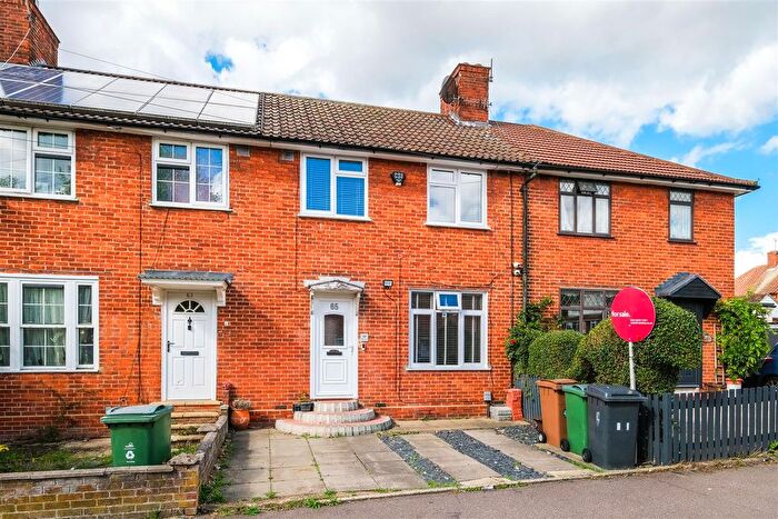 3 Bedroom Terraced House For Sale In Bluehouse Road, Chingford, E4