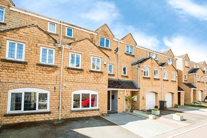 5 Bedroom Town House For Sale In Larch Close, Halifax, HX2