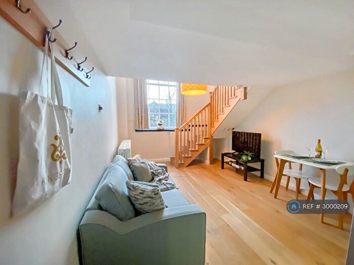Studio To Rent In Mcdonald Road, Edinburgh, EH7