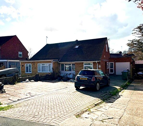 4 Bedroom Semi Detached House For Sale In Arundel Drive, Fareham, PO16