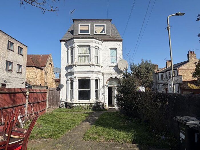 1 Bedroom Flat For Sale In Flat, Nether Street, Finchley, London, N12