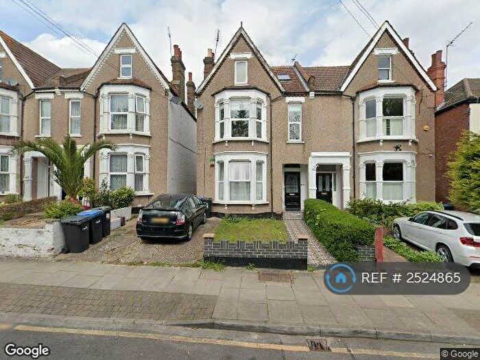 3 Bedroom Maisonette To Rent In Springfield Road, London, N11