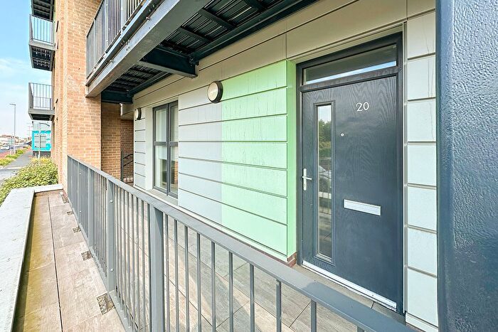 3 Bedroom Flat To Rent In Middlewood Plaza, Liverpool Street, Salford, M5