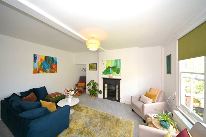 3 Bedroom Flat To Rent In Kings Avenue, Muswell Hill, N10