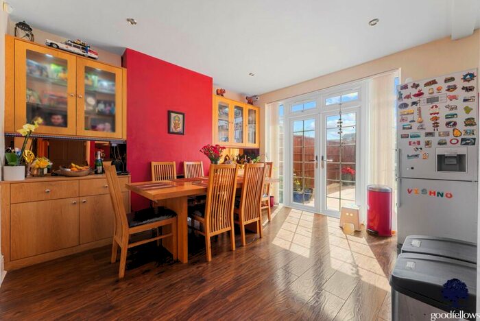 3 Bedroom Semi-Detached House To Rent In Hamilton Avenue, Cheam, Sutton, SM3