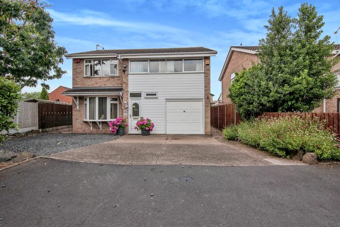 4 Bedroom Detached House For Sale In Epsom Close, Fernhill Heath, Worcester, Worcestershire, WR3