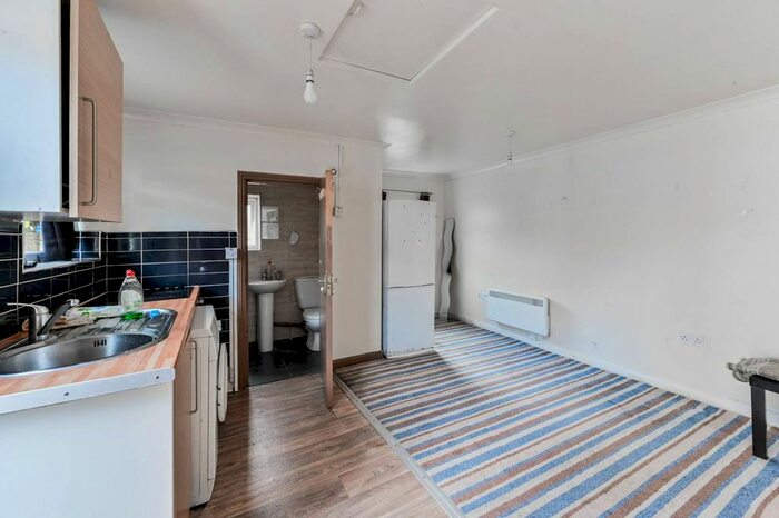 1 Bedroom Studio To Rent In Cheltenham Road, Leyton, London, E10