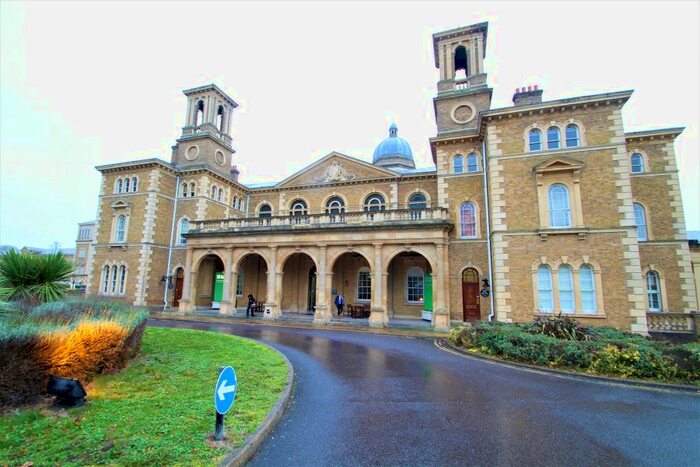 2 Bedroom Flat To Rent In Princess Manor Park, Royal Drive, N11