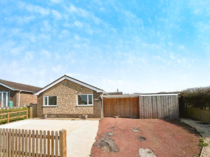 3 Bedroom Detached Bungalow For Sale In Three Bed Two Reception Room Bungalow On Saltersford Road, NG31