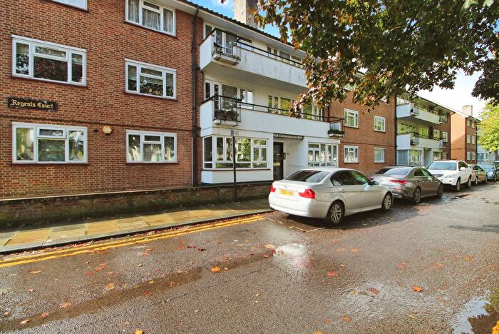 2 Bedroom Flat To Rent In Regents Court, Stonegrove, Edgware, HA8