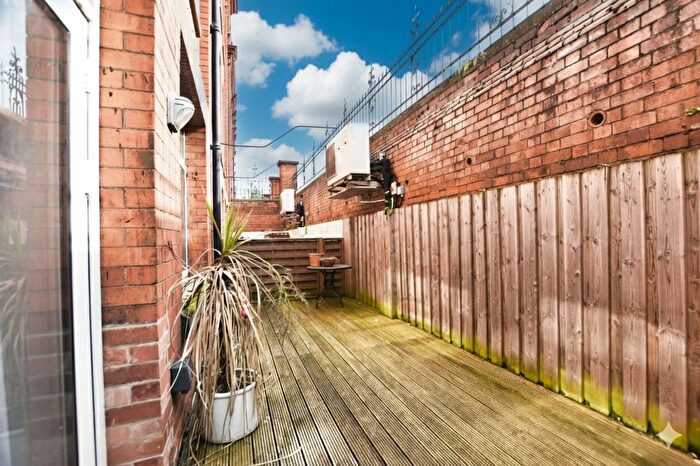 1 Bedroom Flat For Sale In Wheatsheaf Way, Knighton Fields, Leicester, LE2