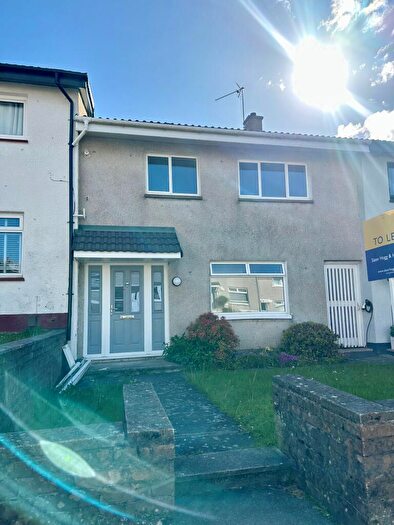 3 Bedroom Flat To Rent In Seymour Green, East Kilbride, G75