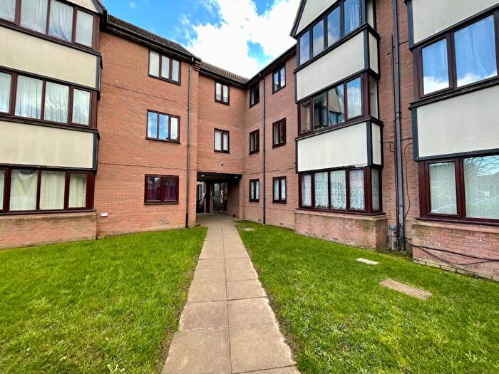 1 Bedroom Flat For Sale In Petunia Court, Luton, Bedfordshire, LU3