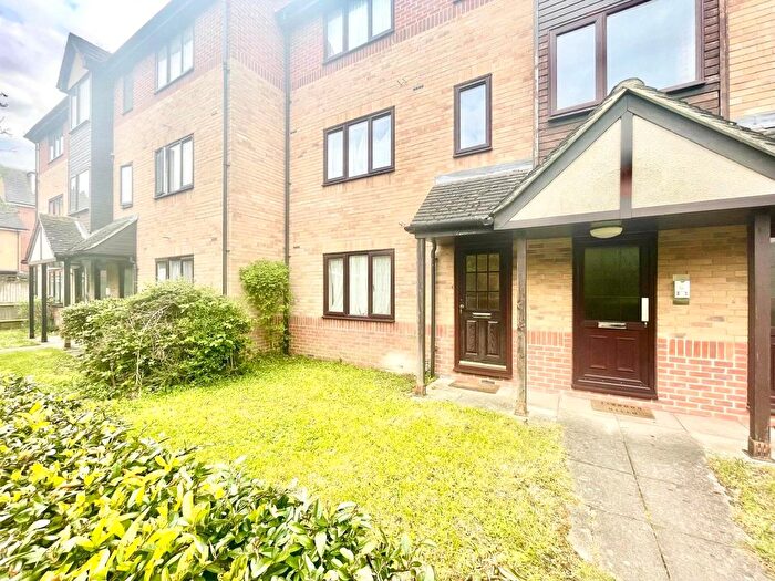 1 Bedroom Flat To Rent In Elizabeth Mews, East Street, Reading, Berkshire, RG1