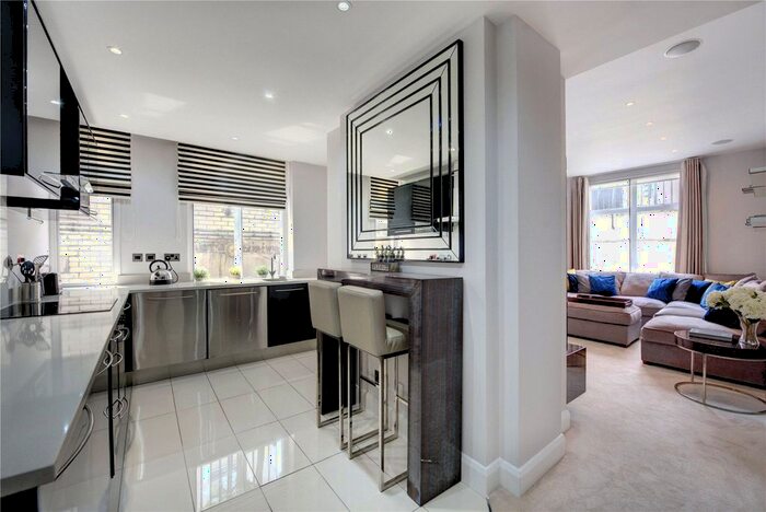 2 Bedroom Flat To Rent In Portland Place, London, W1B