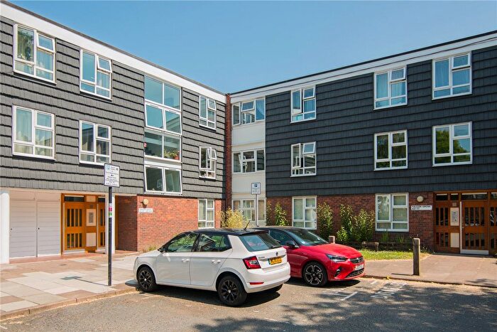 1 Bedroom Flat To Rent In Falcon Grove, The Falcons, SW11