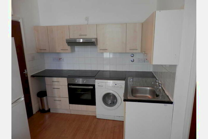 Flat To Rent In Gillott Road, Edgbaston, Birmingham, B16