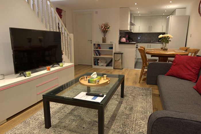 2 Bedroom Flat To Rent In Greenwich, SE10