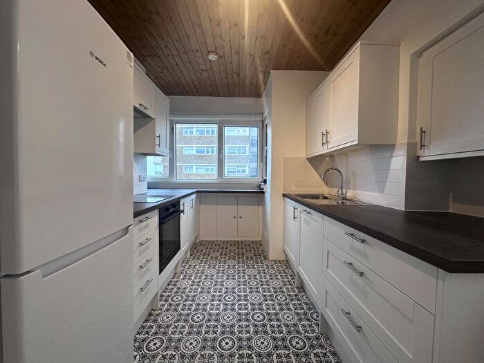 2 Bedroom Apartment To Rent In Kingsway, BN3