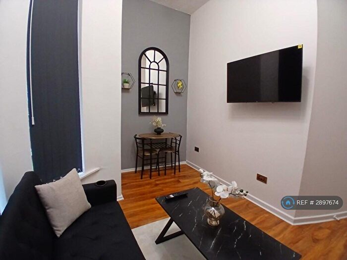 2 Bedroom Flat To Rent In Polygon Road, Manchester, M8