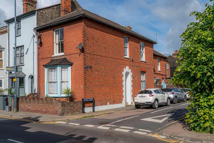 2 Bedroom Flat To Rent In Canterbury Road, Whitstable, CT5