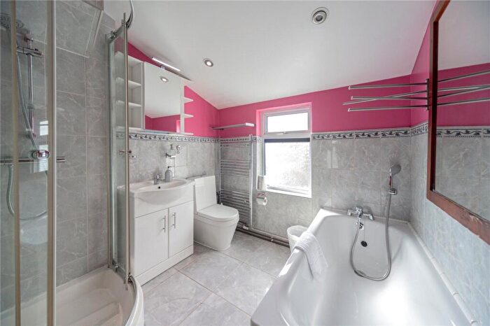 2 Bedroom Terraced House For Sale In Eleanor Road, London, N11