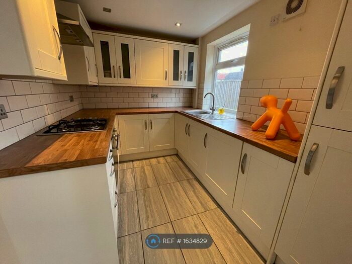 3 Bedroom Semi-Detached House To Rent In Woodcock Avenue, Walters Ash, High Wycombe, HP14