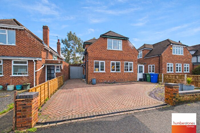 3 Bedroom Detached House For Sale In Wentworth Road, Stourbridge, DY8