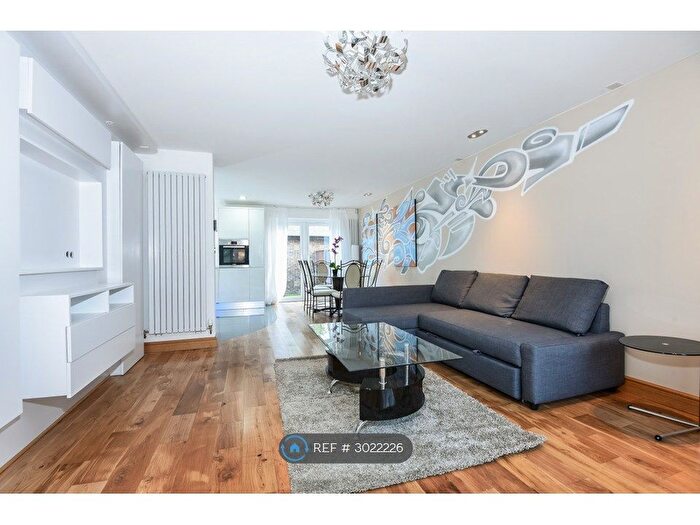 4 Bedroom Semi-Detached House To Rent In London, London, SE16