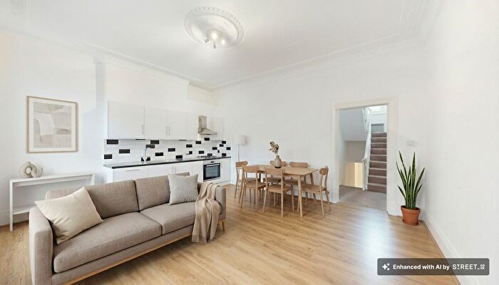 4 Bedroom Flat To Rent In Shepherds Bush Road, Hammersmith, W6