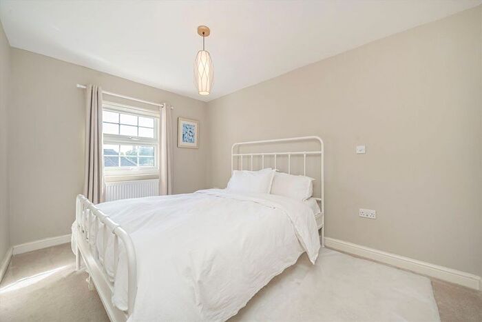 2 Bedroom Property For Sale In St. Marys Square, Ealing, W5