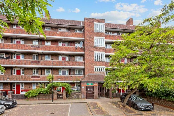 3 Bedroom Flat To Rent In White City Estate, London, W12