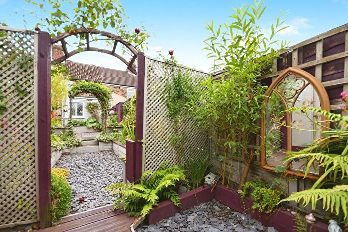 2 Bedroom Terraced House For Sale In Chatsworth Road, Chesterfield, Derbyshire, S40