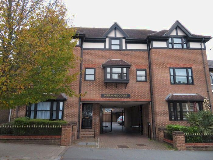 2 Bedroom Flat To Rent In Queens Road, Buckhurst Hill IG9