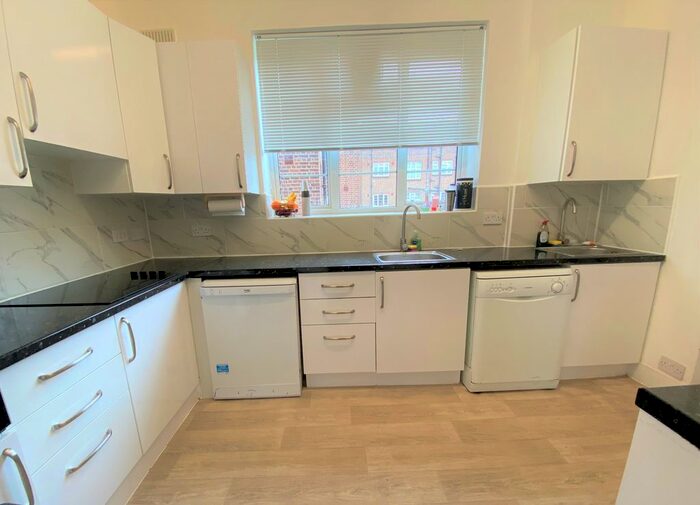 4 Bedroom Flat To Rent In Golders Green Road, Golders Green, NW11