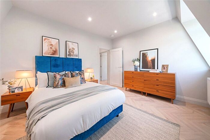 2 Bedroom Flat To Rent In High Street, Edgware, HA8