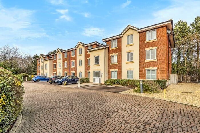 2 Bedroom Apartment To Rent In Newbury, Berkshire, RG14