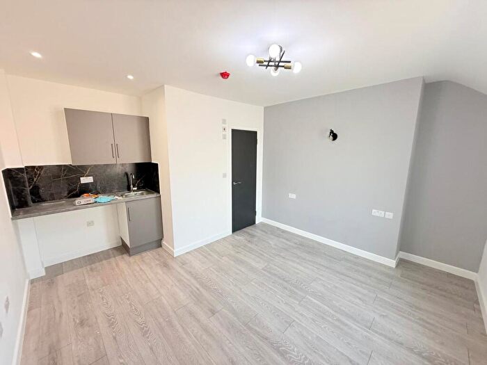 Studio To Rent In Flat, Upper Clapton Road, E5