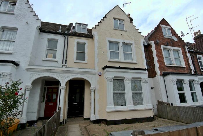 2 Bedroom Flat To Rent In Grosvenor Gardens, Willesden Green, NW2