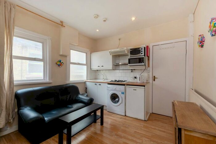 1 Bedroom Flat To Rent In Cathles Road, Clapham South, London, SW12
