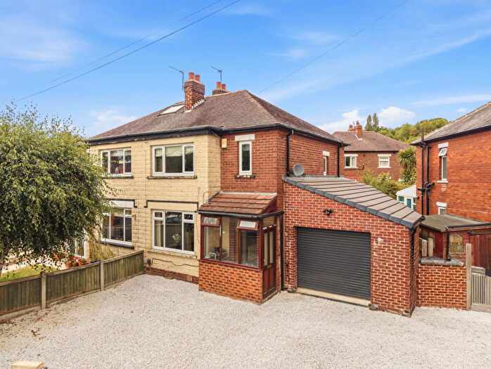 3 Bedroom Semi Detached House For Sale In Whitebridge Avenue, Leeds, LS9