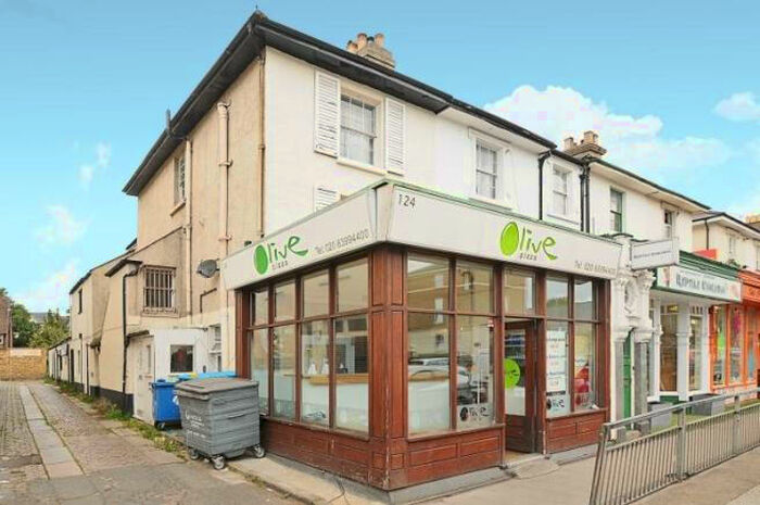 Studio To Rent In Ewell Road, Surbiton, KT6