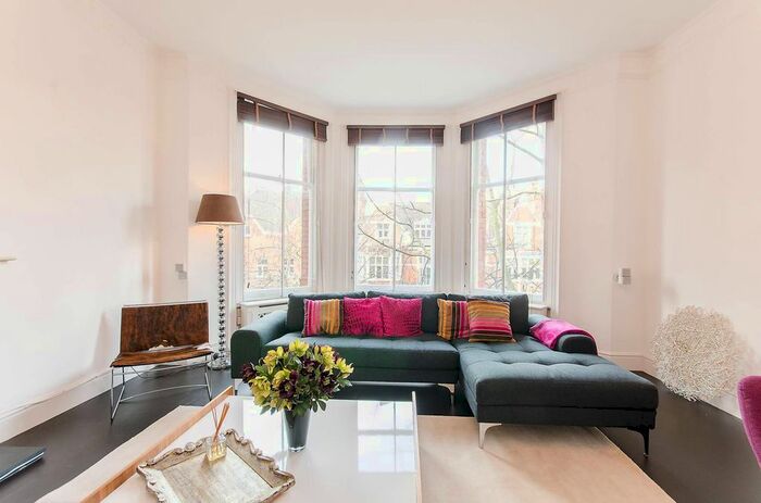 2 Bedroom Flat To Rent In Drayton Gardens, South Kensington, London, SW10