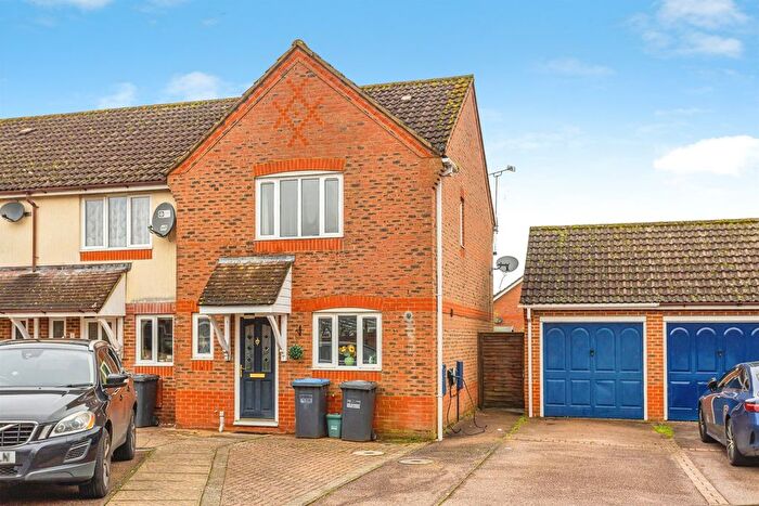 3 Bedroom End Terrace House For Sale In Wheatsheaf Close, Burgess Hill, RH15