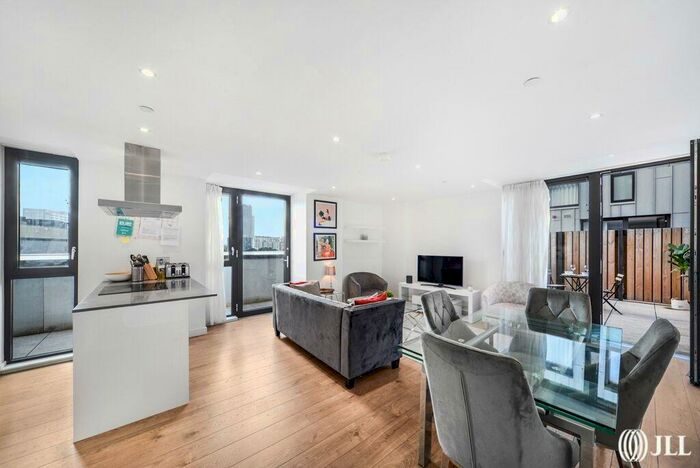 3 Bedroom Flat To Rent In Forrester Way London, E15